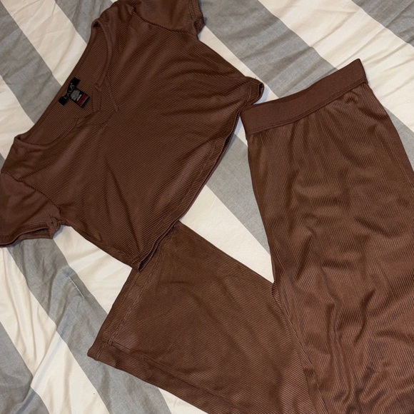 Brown Ribbed Lounge Set - Picture 1 of 1